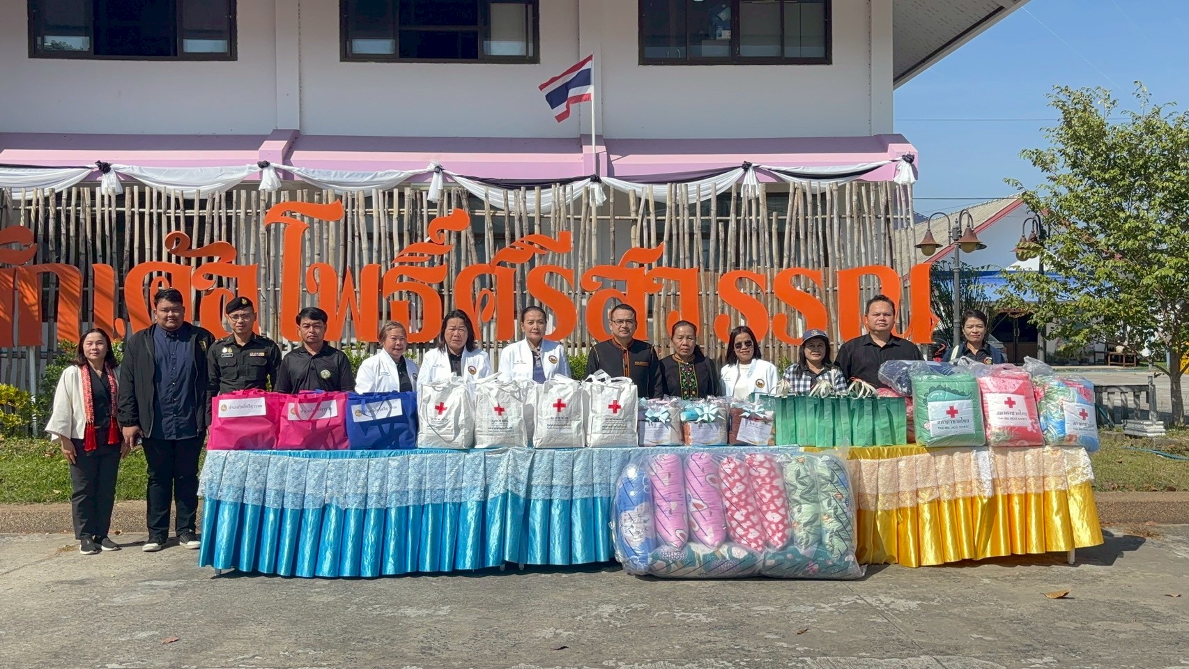 พช.โพธิ์ศรีสุวรรณ ดำเนินโครงการส่งความสุขปีใหม่ สายใยแห่งรัก จากใจไทศรีสะเกษ ถวายเป็นพระราชกุศลแด่สมเด็จพระนางเจ้าสิริกิติ์ พระบรมราชินีนาถ พระบรมราชชนนีพันปีหลวง