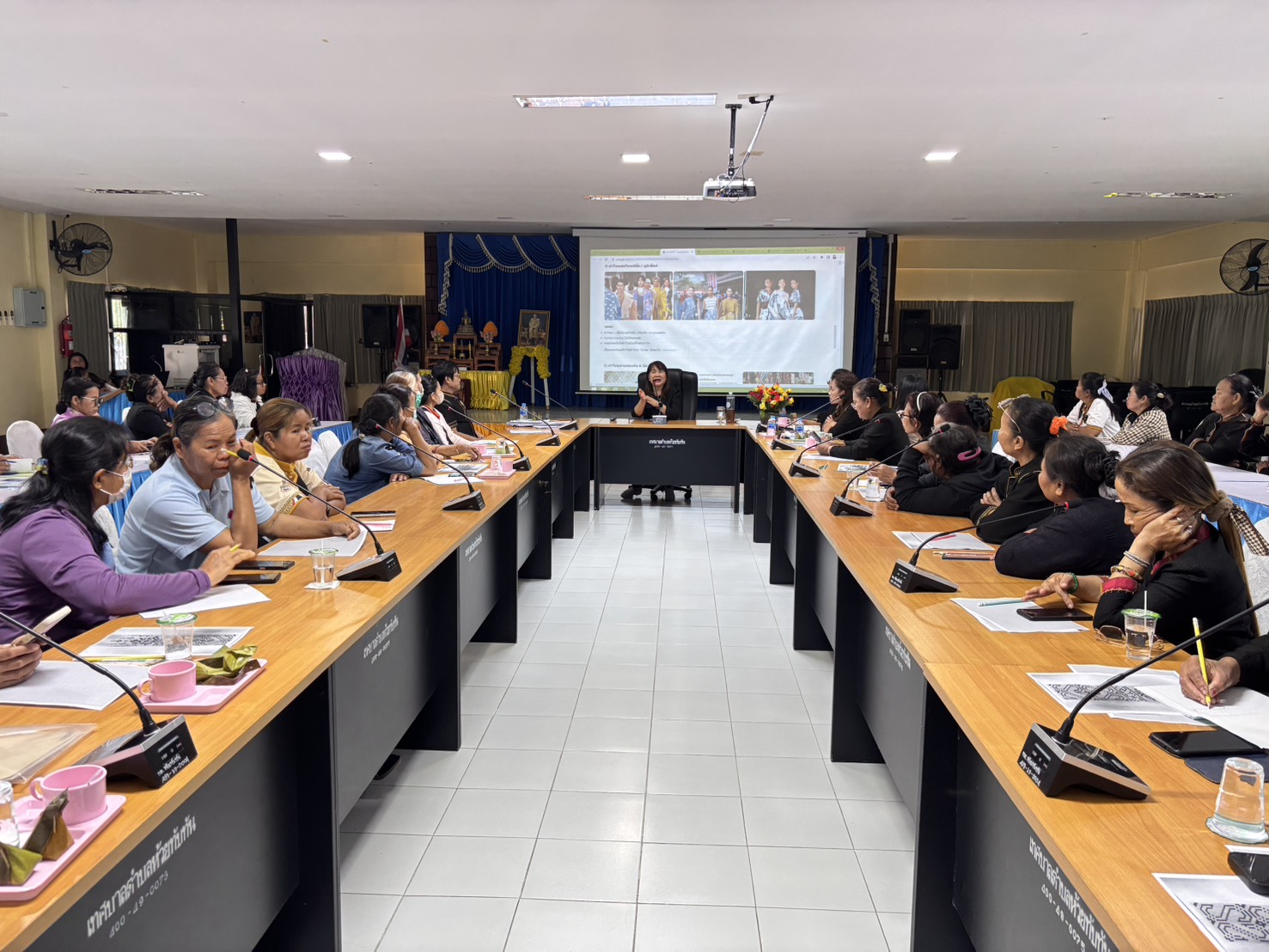 พช.โพธิ์ศรีสุวรรณ  เข้าร่วมโครงการยกระดับการพัฒนาผลิตภัณฑ์ภูมิปัญญาผ้าไทยและงานหัตถกรรม กิจกรรม Coaching ผ้าลายพระราชทาน "ลายขอ สมเด็จฯ - เจ้าฟ้าฯ" ประจำปี 2569