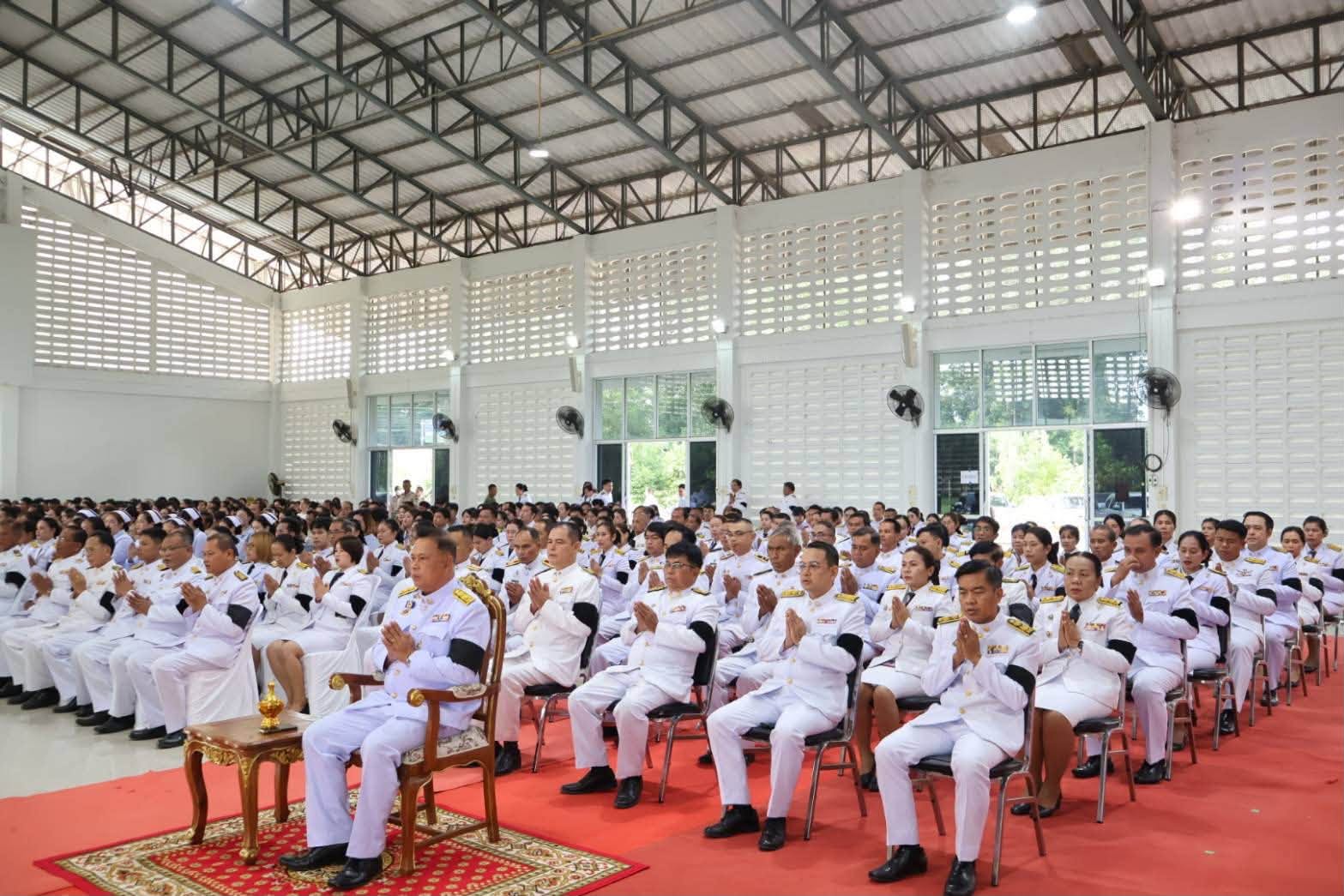 พช.อำเภอโพธิ์ศรีสุวรรณ ร่วมพิธีเจริญพระพุทธมนต์และทำบุญตักบาตรถวายพระราชกุศลเนื่องในโอกาสวันคล้ายวันพระราชสมภพสมเด็จพระนางเจ้าสิริกิติ์ พระบรมราชินีนาด พระบรมราชชนนีพันปีหลวงและวันแม่แห่งชาติ 12 สิงหาคม